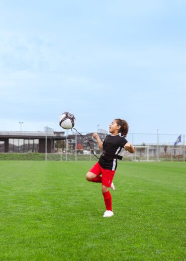 Futbolo įgūdžių treniruoklis su elastine virve