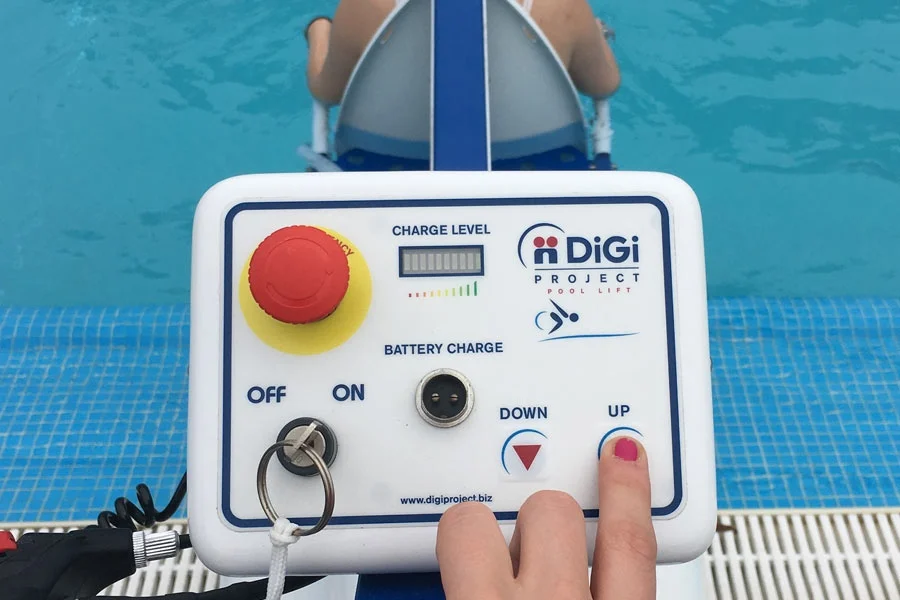 Keltuvas į baseiną BluPool Keltuvas į baseiną BluPool