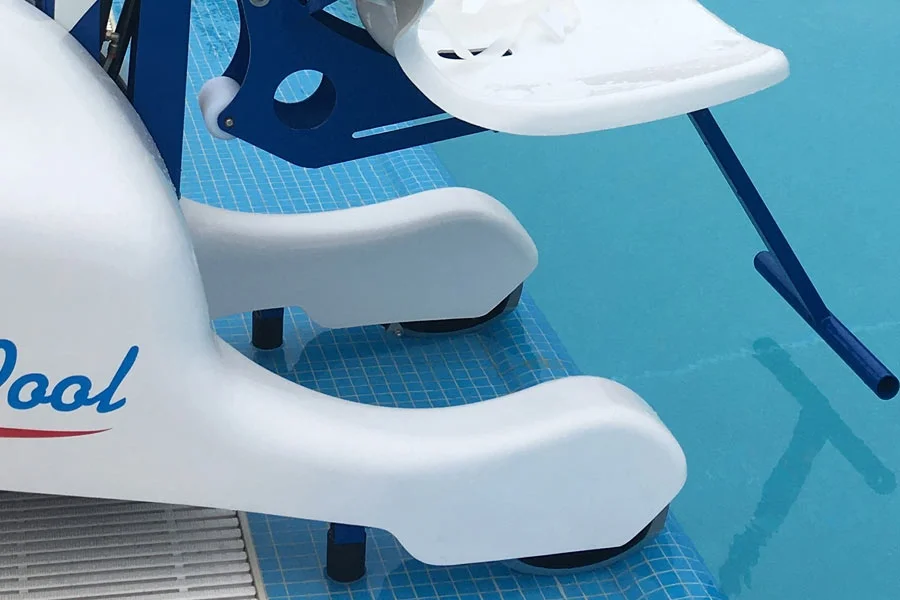 Keltuvas į baseiną BluPool Keltuvas į baseiną BluPool