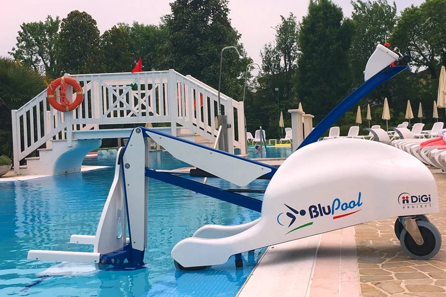 Keltuvas į baseiną BluPool Keltuvas į baseiną BluPool