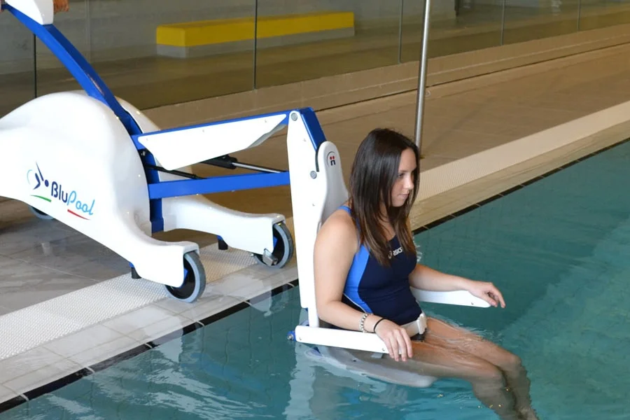 Keltuvas į baseiną BluPool Keltuvas į baseiną BluPool