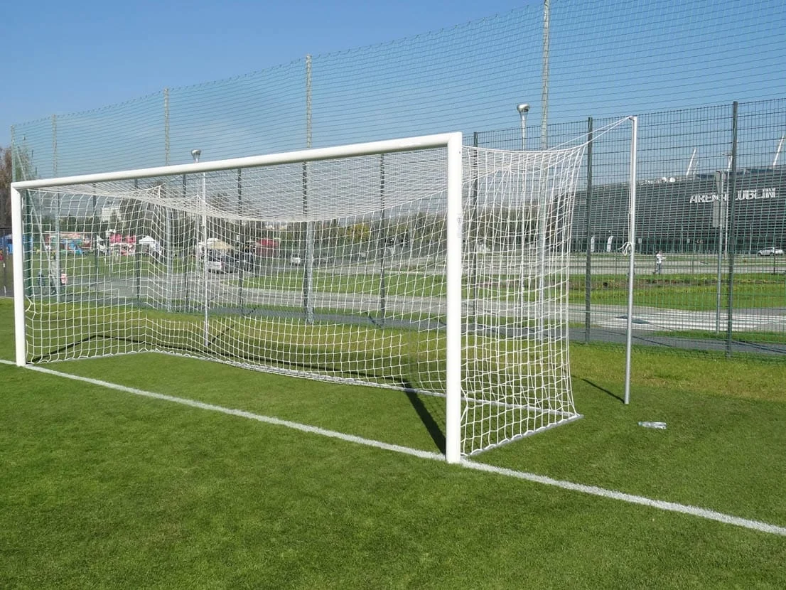 Futbolo vartai įbetonuojami 7,32 m x 2,44 m Futbolo vartai įbetonuojami 7,32 m x 2,44 m