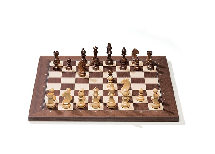 Elektroninė šachmatų lenta iš raudonmedžio