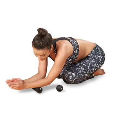 Faszienset_Lua_Mini_und_Bola_mit_Model_Unterarm_Massage_1920x1920